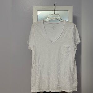 Women’s Caslon size XL white V-neck tee.